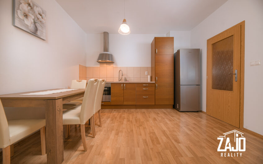 NA PRENÁJOM | 2 izbový byt s balkónom a garážovým státím. TRENČíN