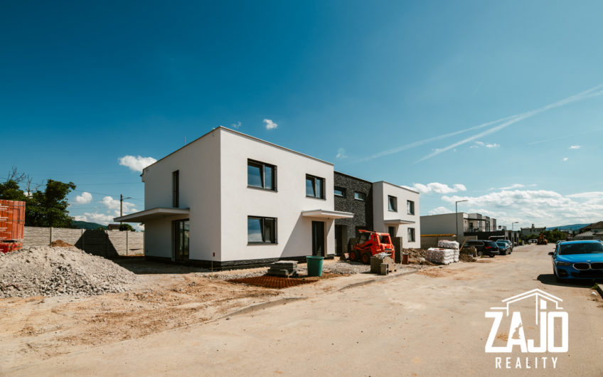 NA PREDAJ | 5-IZBOVÝ RD nachádzajúci sa v dvojdome