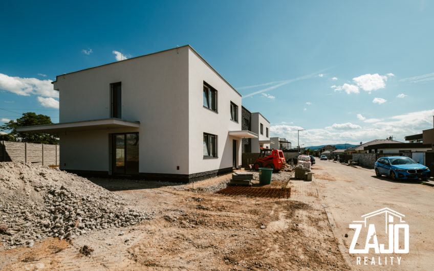 NA PREDAJ | 5-IZBOVÝ RD nachádzajúci sa v dvojdome