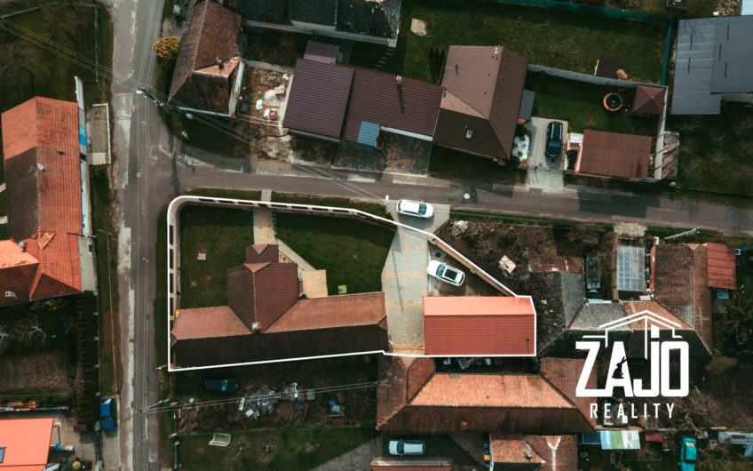 NA PREDAJ | Tehlový 5 izbový rodinný dom s veľkou garážou.