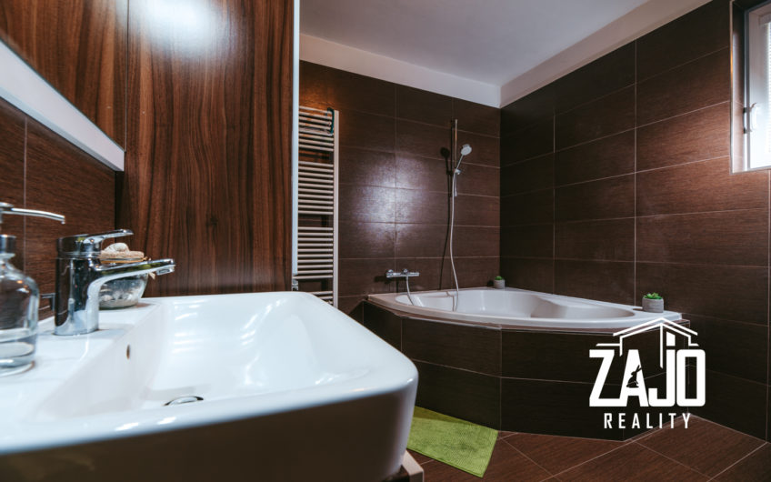 NA PREDAJ | Tehlový 5 izbový rodinný dom s veľkou garážou.