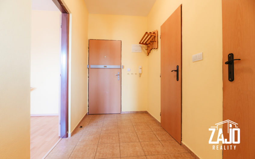 REZERVOVANÉ    NA PREDAJ | Priestranný 2-izbový byt v tichom prostredí v Trenčianskych Stankovciach