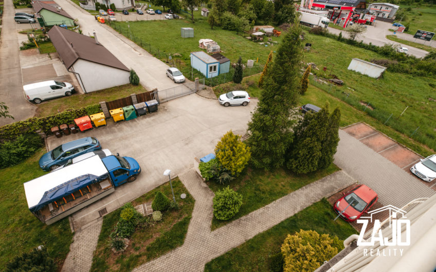 2 IZBOVÝ BYT S BALKÓNOM – NEMŠOVÁ + park. miesto a dvor s bazénom