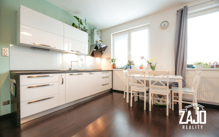 2 IZBOVÝ BYT S BALKÓNOM – NEMŠOVÁ + park. miesto a dvor s bazénom