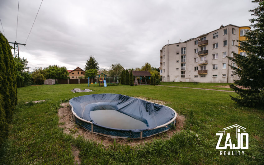 2 IZBOVÝ BYT S BALKÓNOM – NEMŠOVÁ + park. miesto a dvor s bazénom