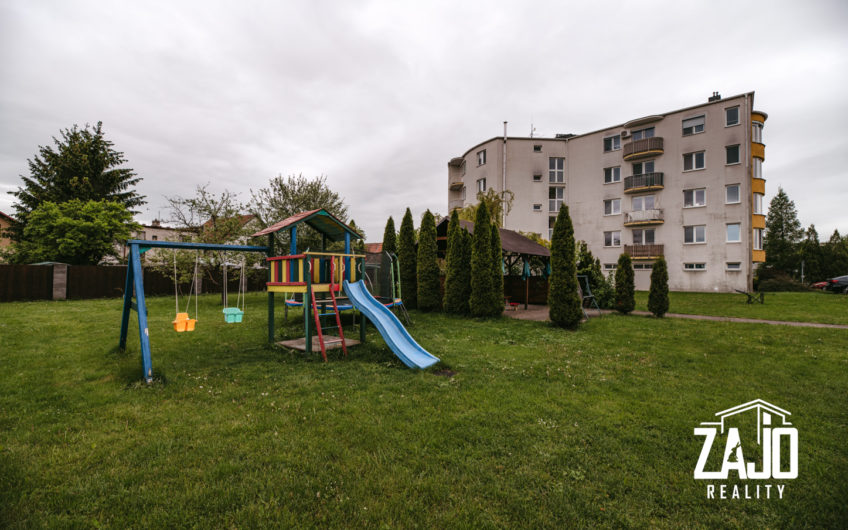 2 IZBOVÝ BYT S BALKÓNOM – NEMŠOVÁ + park. miesto a dvor s bazénom