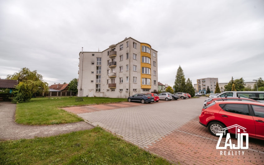 2 IZBOVÝ BYT S BALKÓNOM – NEMŠOVÁ + park. miesto a dvor s bazénom