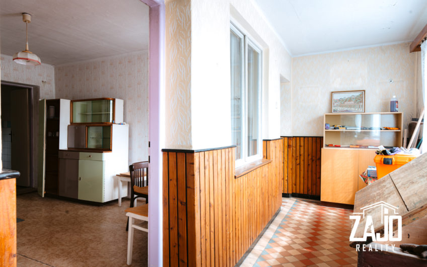 Horné Srnie, Športovcov- starší rodinný dvojdom s pozemkom