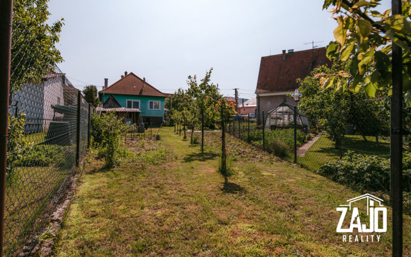 REZERVOVANÉ  | Priestranný rodinný dom vo vyhľadávanej obci Soblahov