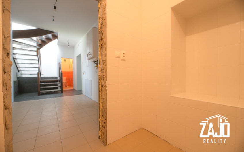 NA PREDAJ | Rodinný dom 173m2 v centre Nového Mesta nad Váhom