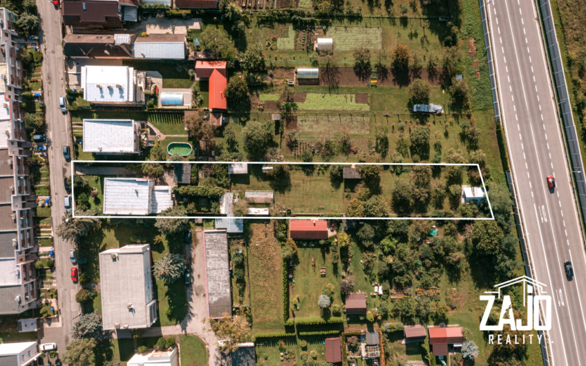NA PREDAJ | Rodinný dom s veľkým investičným potenciálom | pozemok 1 917 m² | Trenčín.