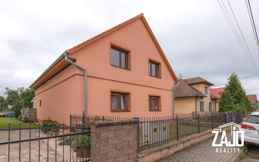 REZERVOVANÉ | 7-izbový RD s 2 kuchyňami, kúpeľňami a terasou – Trenčianske Stankovce