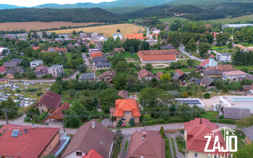 NA PREDAJ I 4-izbový rodinný dom v tichom prostredí s výhľadom, Motešice