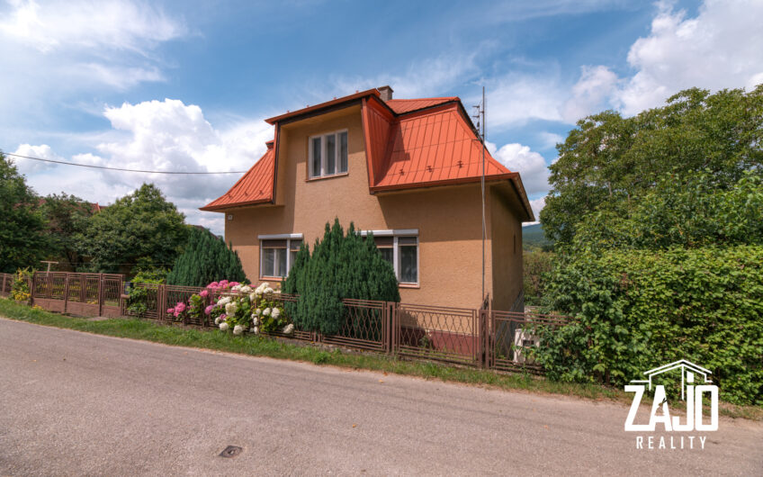 NA PREDAJ I 4-izbový rodinný dom v tichom prostredí s výhľadom, Motešice