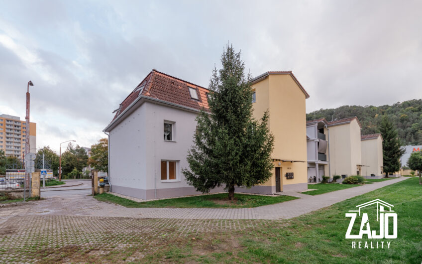 REZERVOVANÉ | Priestranný 2-izbový byt v širšom centre mesta Trenčín