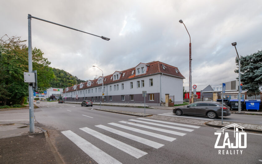 REZERVOVANÉ | Priestranný 2-izbový byt v širšom centre mesta Trenčín