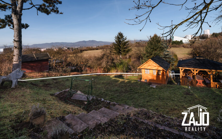 PREDANÉ | CHATKA S ALTÁNKOM A ZÁHRADOU – Trenčín
