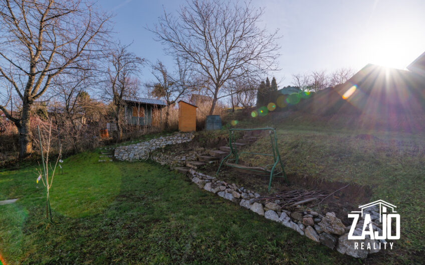 PREDANÉ | CHATKA S ALTÁNKOM A ZÁHRADOU – Trenčín