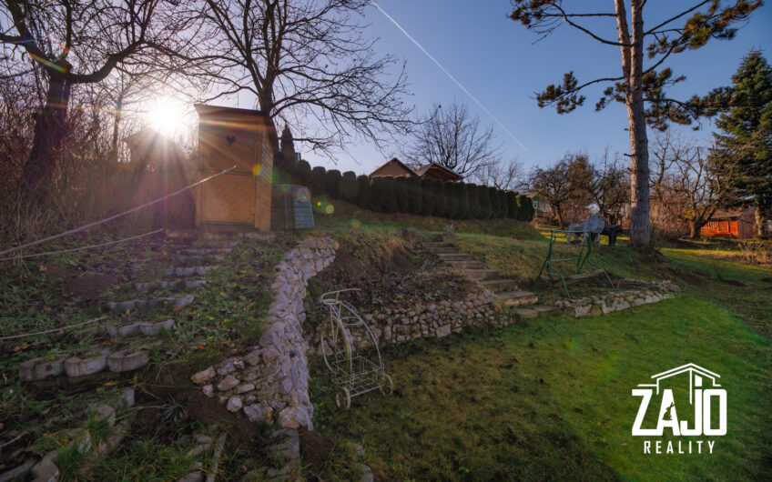 PREDANÉ | CHATKA S ALTÁNKOM A ZÁHRADOU – Trenčín