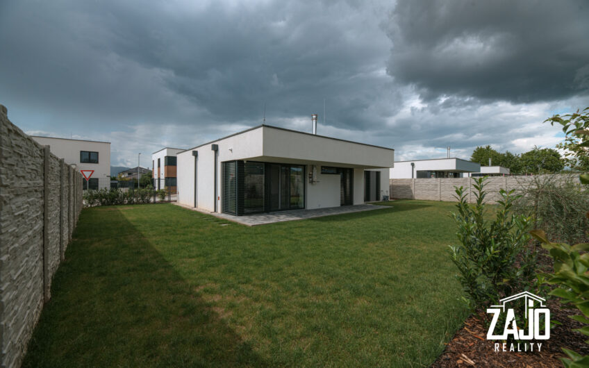 Na prenájom moderný 4-izbový bungalov v Trenčianskej Turnej – komfort, súkromie a prémiové vybavenie.