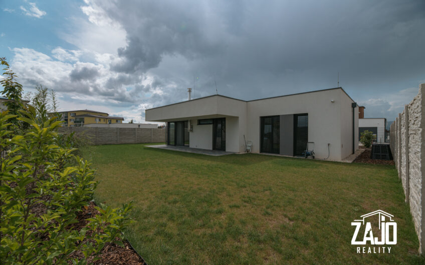 Na prenájom moderný 4-izbový bungalov v Trenčianskej Turnej – komfort, súkromie a prémiové vybavenie.