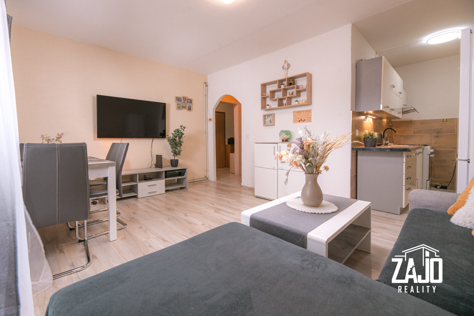 Dvoj izbový byt na predaj s lodžiou/ balkónom