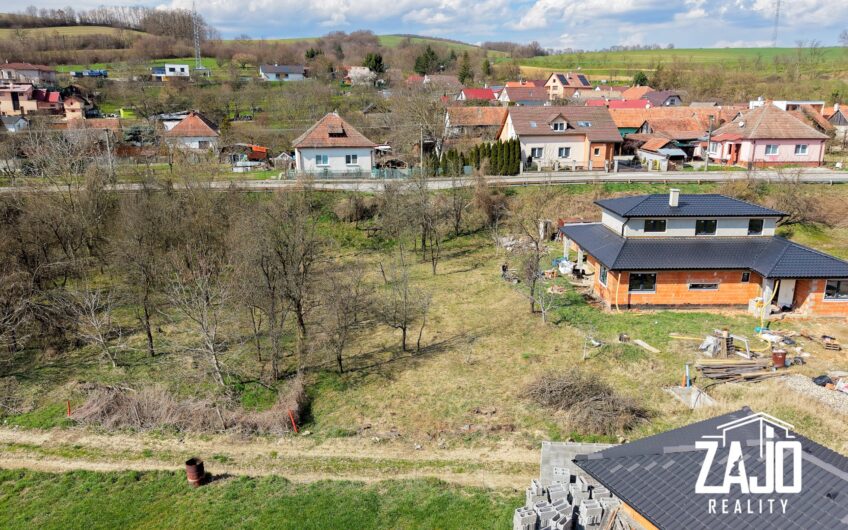 Na predaj stavebný pozemok v obľúbenej lokalite – Skalka nad Váhom, časť Újazd