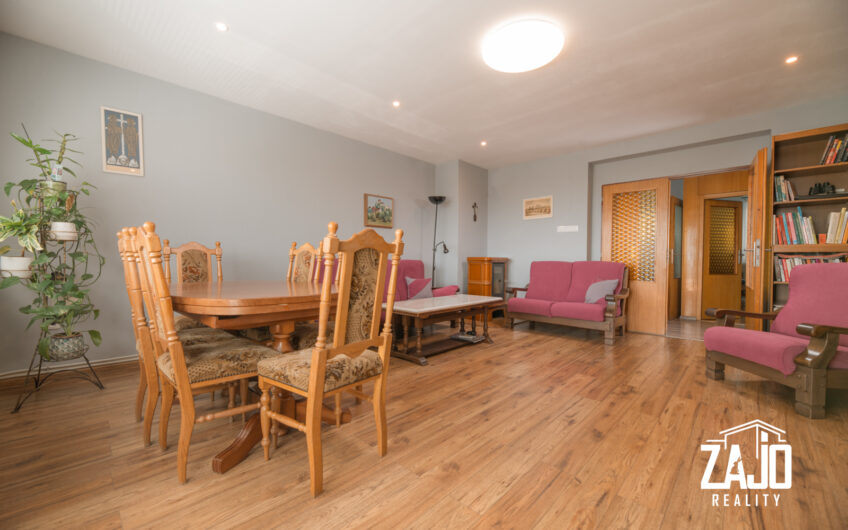 NA PREDAJ | 3-izbový byt s lodžiou, 2x garáž a záhrada 441 m², Trenčianske Biskupice 