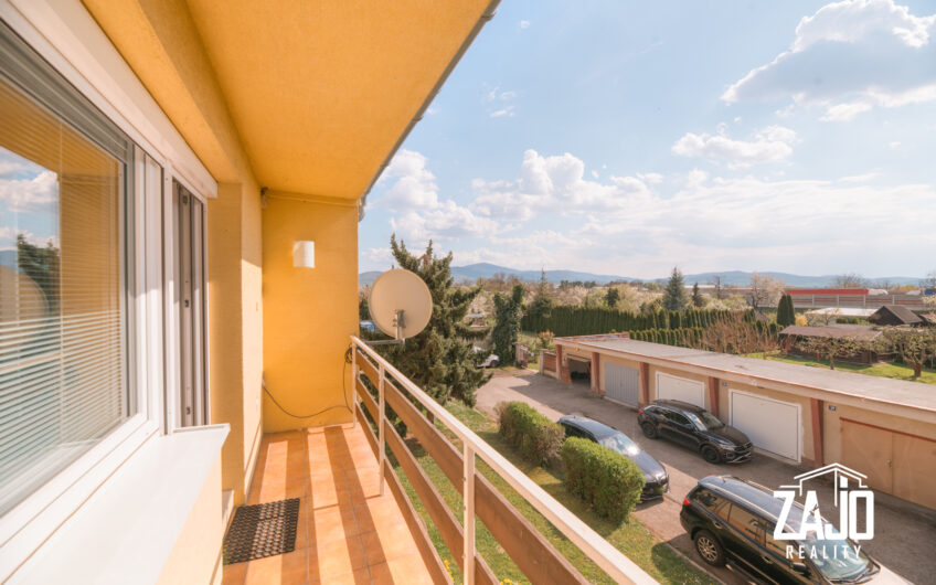 NA PREDAJ | 3-izbový byt s lodžiou, 2x garáž a záhrada 441 m², Trenčianske Biskupice 