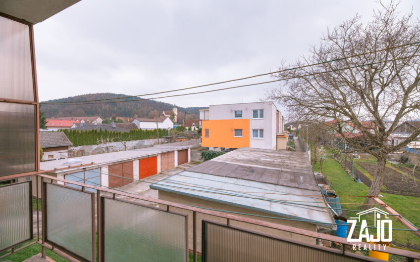 Rezervované: 3-izbový byt s balkónom v centre Trenčianskej Teplej – ZAJO Reality