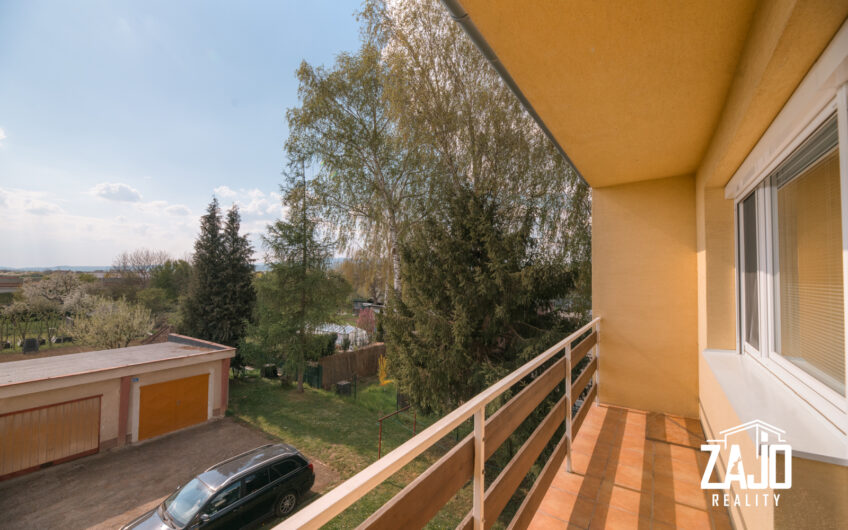 NA PREDAJ | 3-izbový byt s lodžiou, 2x garáž a záhrada 441 m², Trenčianske Biskupice 