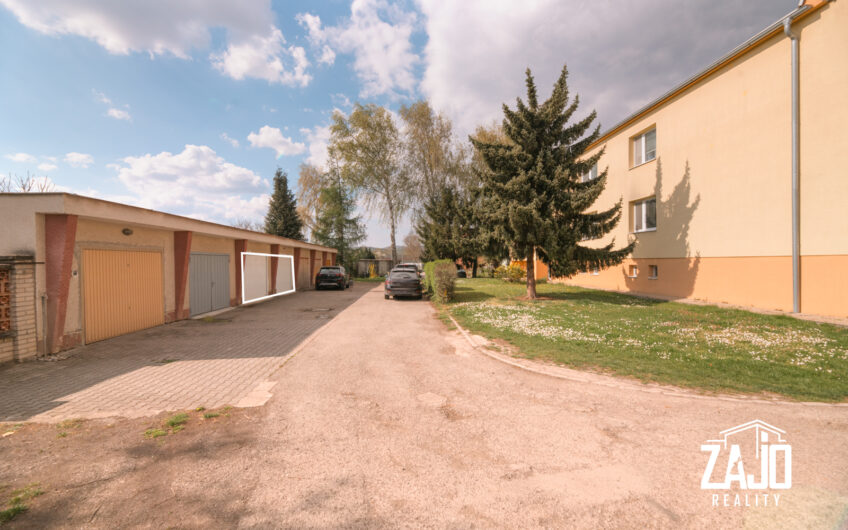 NA PREDAJ | 3-izbový byt s lodžiou, 2x garáž a záhrada 441 m², Trenčianske Biskupice 