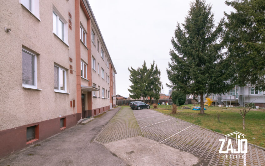 Rezervované: 3-izbový byt s balkónom v centre Trenčianskej Teplej – ZAJO Reality