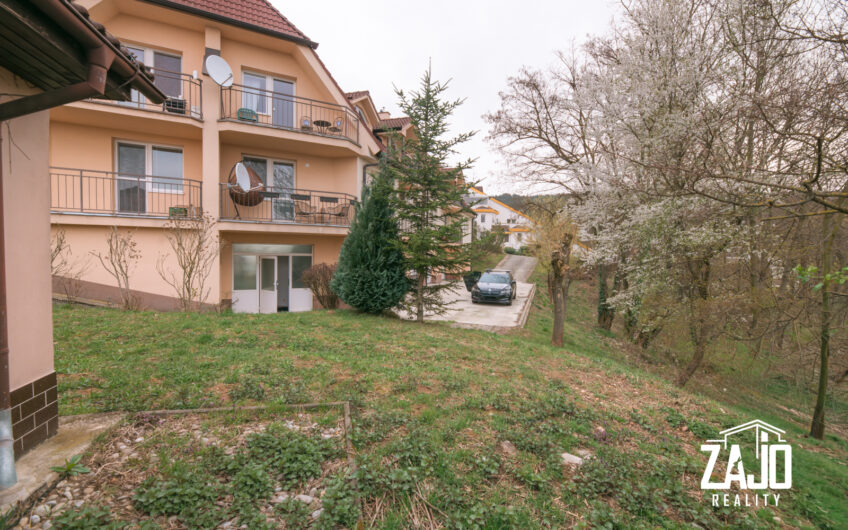 NA PREDAJ | Priestranný 3-izbový byt s garážou, Trenčín – Nad Tehelňou
