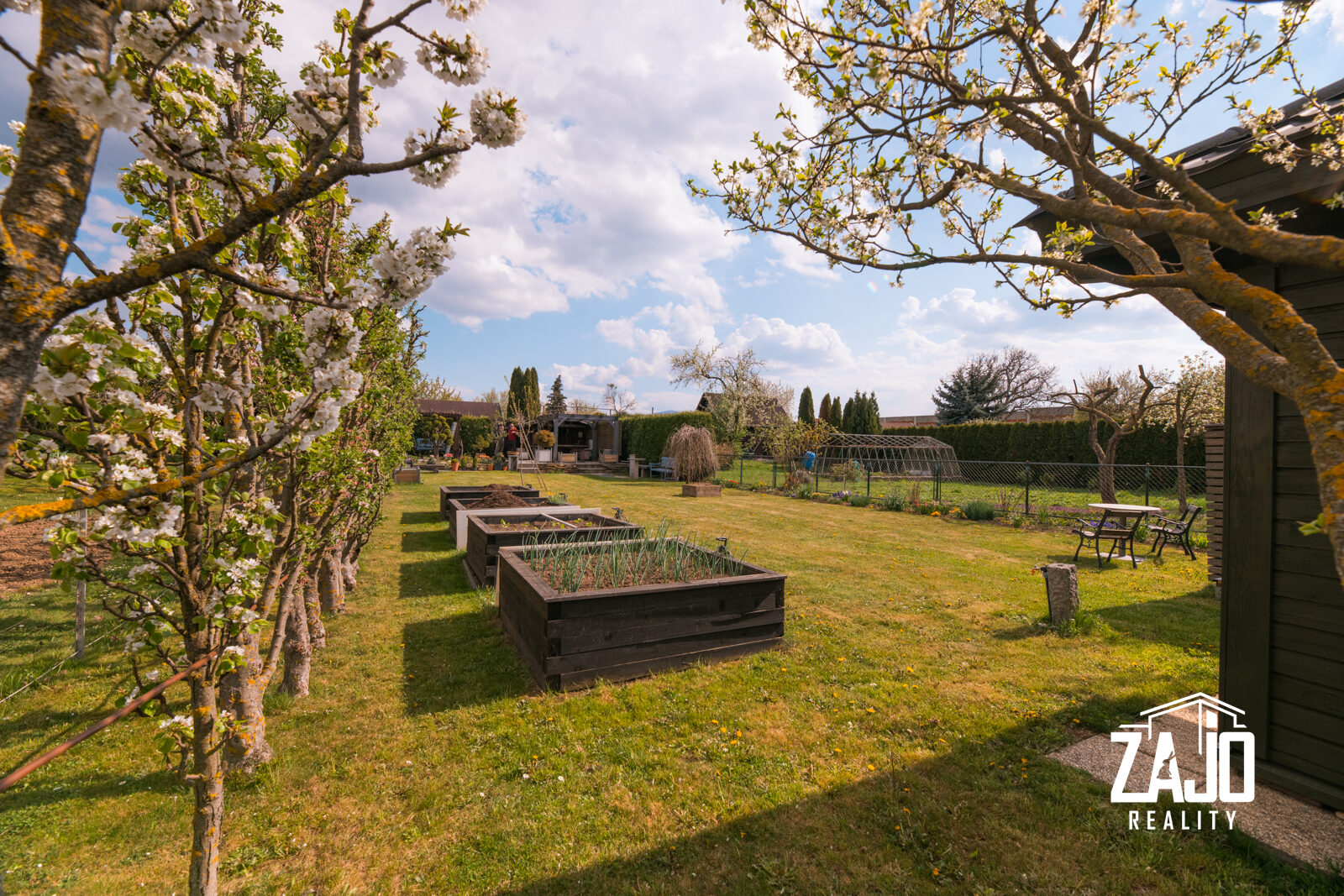 Na predaj 3 izbový byt so záhradou