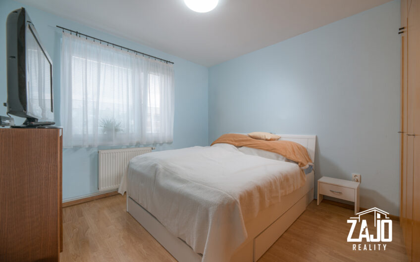 NA PREDAJ | 3-izbový byt s lodžiou, 2x garáž a záhrada 441 m², Trenčianske Biskupice 