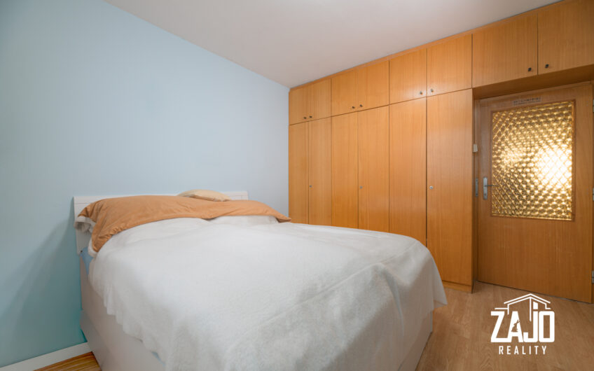 NA PREDAJ | 3-izbový byt s lodžiou, 2x garáž a záhrada 441 m², Trenčianske Biskupice 