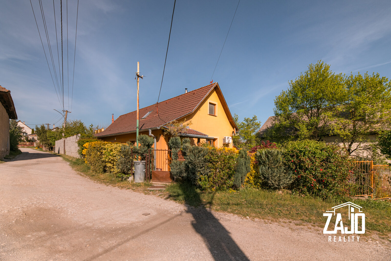 Rodinný dom, chalupa na predaj s krbom pri Trenčíne