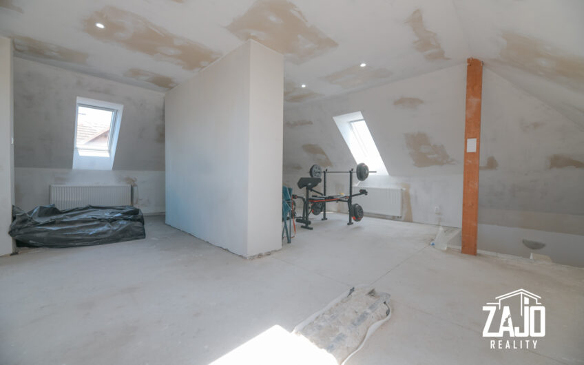 NA PREDAJ | Rodinný dom po rozsiahlej rekonštrukcii, Melčice-Lieskové | Pozemok 1 341 m2.