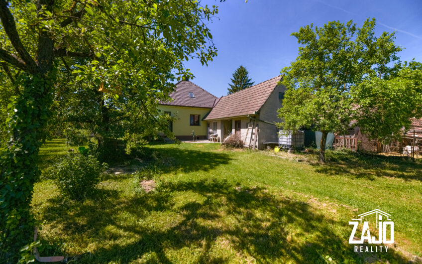 NA PREDAJ | Rodinný dom po rozsiahlej rekonštrukcii, Melčice-Lieskové | Pozemok 1 341 m2.