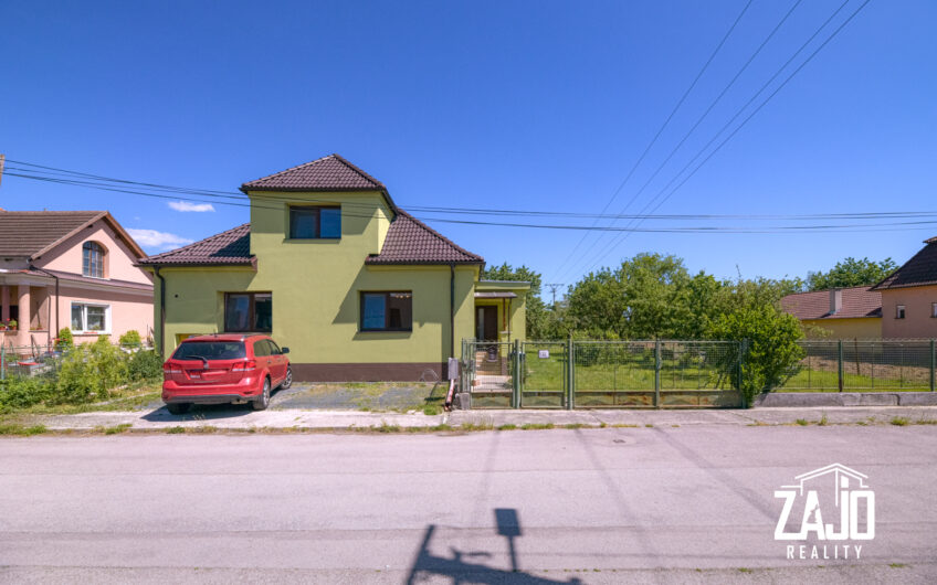 NA PREDAJ | Rodinný dom po rozsiahlej rekonštrukcii, Melčice-Lieskové | Pozemok 1 341 m2.