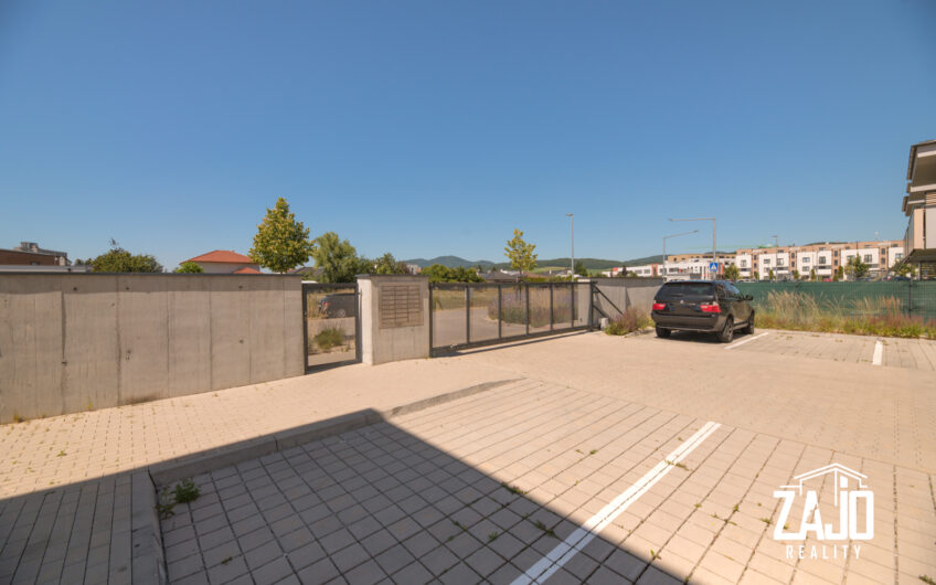 NA PREDAJ | 3-izbový byt s veľkou záhradou, ul. Muškátová – Trenčín | Rezidencia Vinohrady