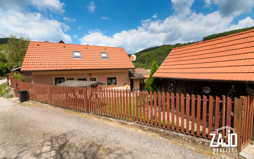 NA PREDAJ | RODINNÝ DOM / CHALUPA Motešice – časť Peťovka, Okres Trenčín