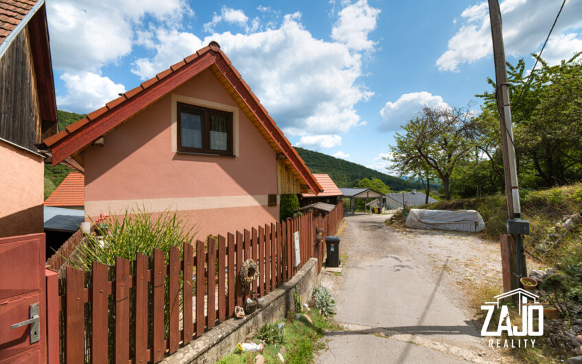 NA PREDAJ | RODINNÝ DOM / CHALUPA Motešice – časť Peťovka, Okres Trenčín