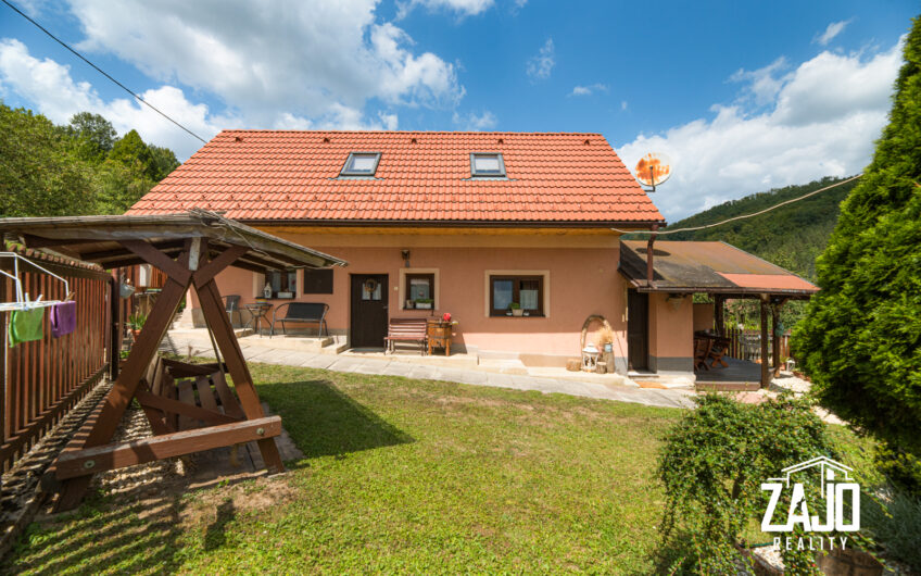 NA PREDAJ | RODINNÝ DOM / CHALUPA Motešice – časť Peťovka, Okres Trenčín