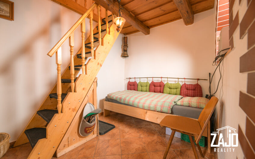 NA PREDAJ | RODINNÝ DOM / CHALUPA Motešice – časť Peťovka, Okres Trenčín