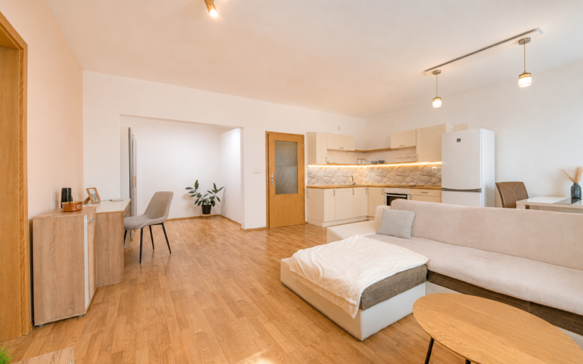 PRIESTRANNÝ 2 IZBOVÝ BYT S BALKÓNOM– TRENČÍN, ul. Východná