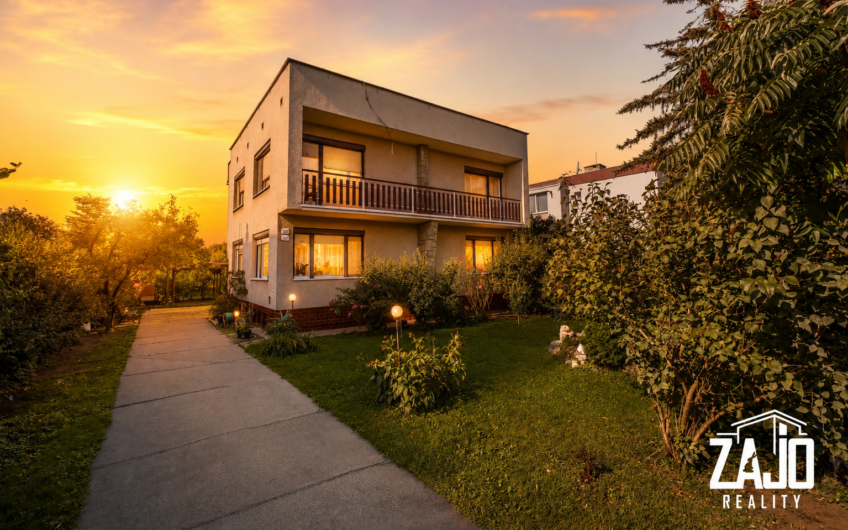 NA PREDAJ | Rodinný dom s veľkým investičným potenciálom | pozemok 1 917 m² | Trenčín.