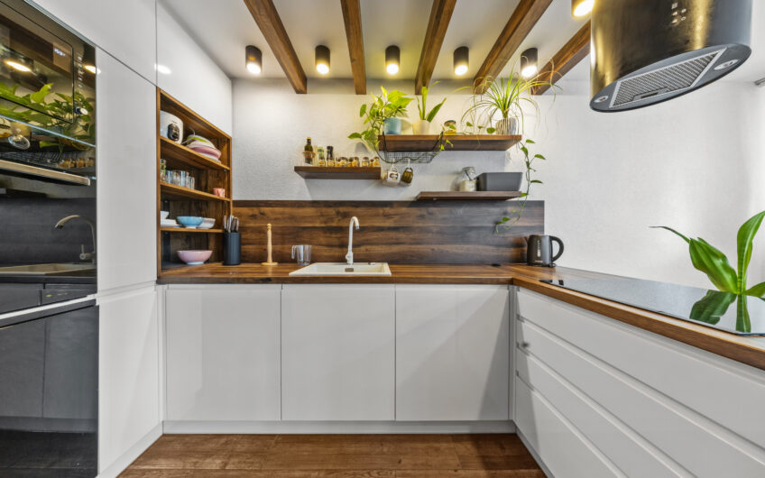 NA PREDAJ | Kompletne zrekonštruovaný 3-izbový byt s lodžiou, 61 m² – Gagarinova ulica, Trenčín