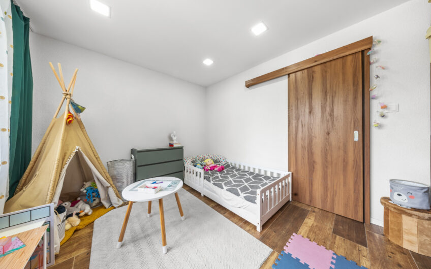 NA PREDAJ | Kompletne zrekonštruovaný 3-izbový byt s lodžiou, 61 m² – Gagarinova ulica, Trenčín